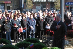 Nov-11-RH-Town-Wreath-Mayor-Barrow